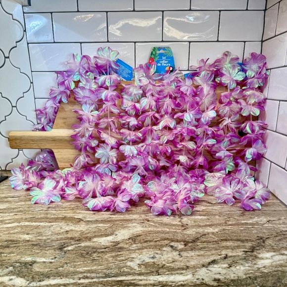 5 Purple Lavender Hawaiian Flower Lei Necklace Garland Tropical Beach Party NWT - Picture 2 of 5
